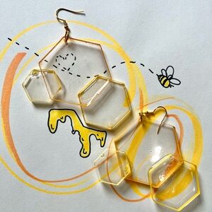 Sweet Bee Beauty earring set